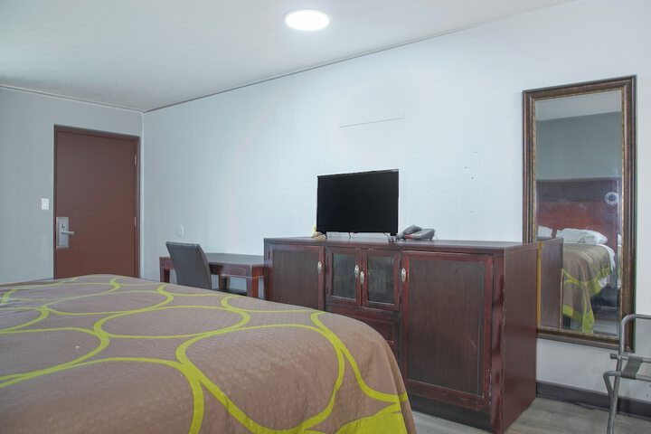 Room 17 of 35