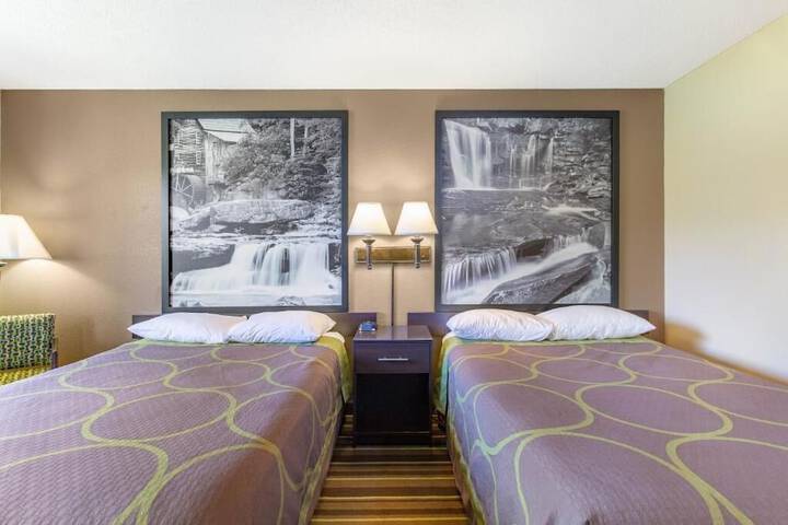 Super 8 by Wyndham Weston WV