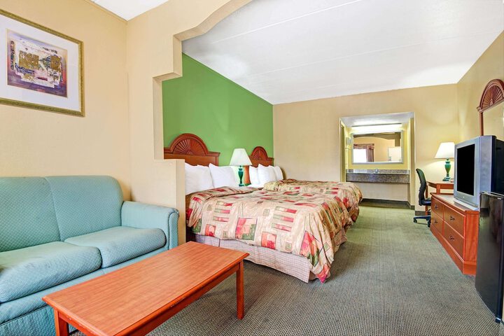 Room 11 of 18
