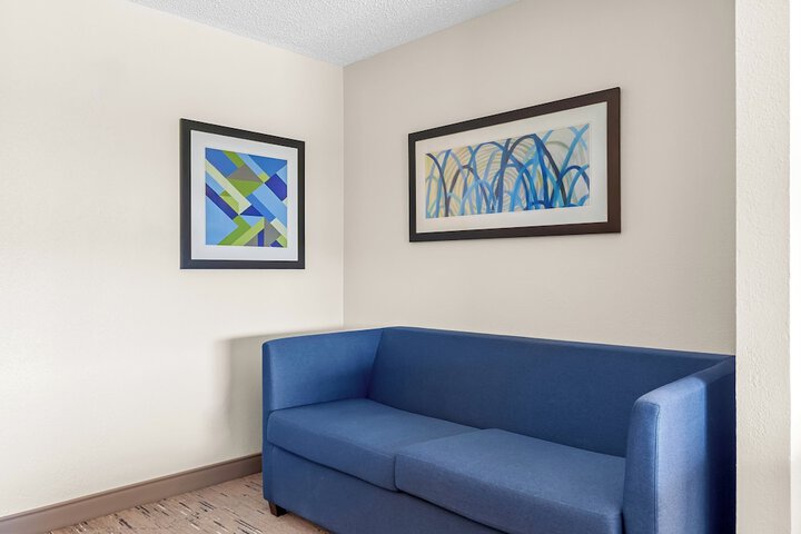 Holiday Inn Express & Suites Vandalia by IHG