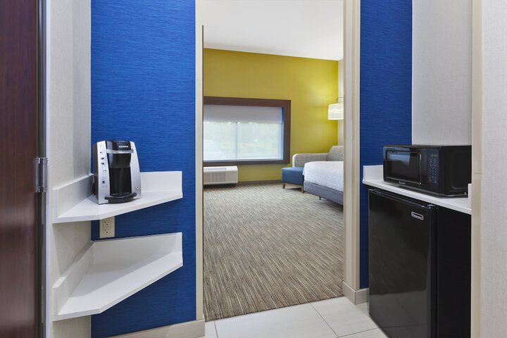 Holiday Inn Express & Suites Painesville - Concord by IHG