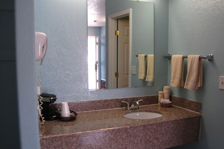 Room 16 of 35