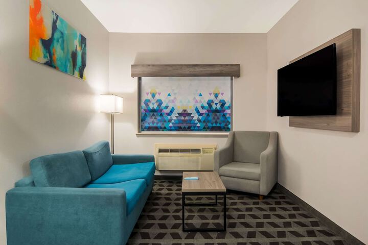 Room 37 of 47