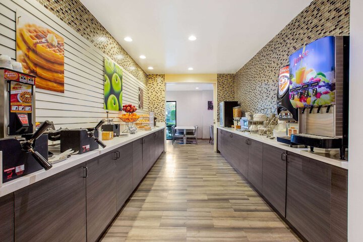 La Quinta Inn & Suites by Wyndham Pomona