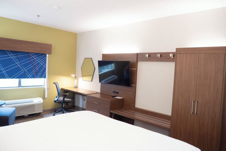 Holiday Inn Express & Suites Greenville Airport by IHG