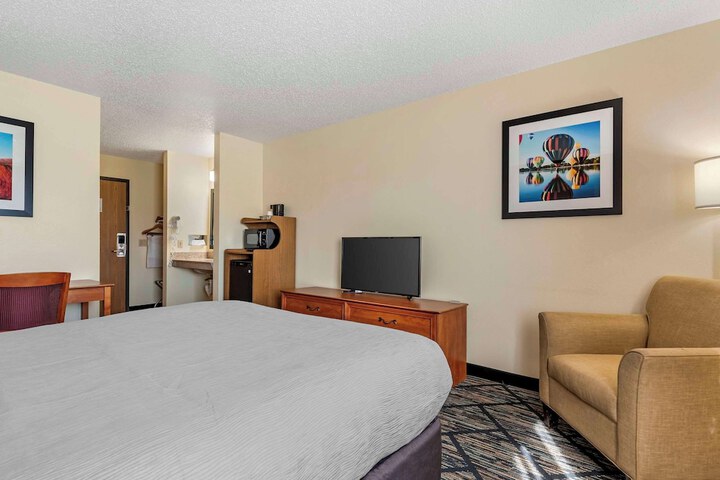 Room 14 of 24