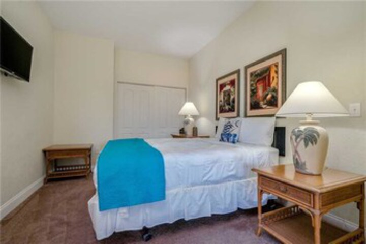 Room 27 of 86