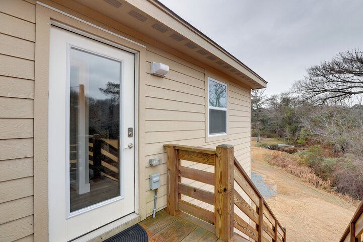 Kitty Hawk Apartment w / Hot Tub - 1 Mi to Beach!