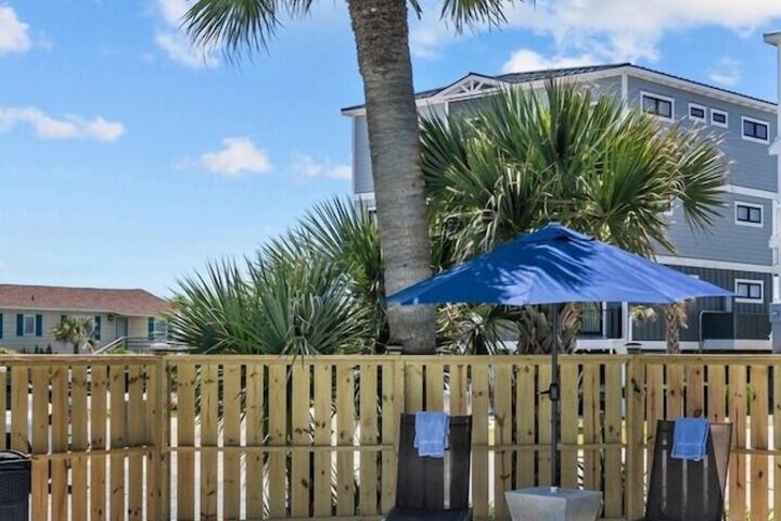 The Beach House Motel & Suites