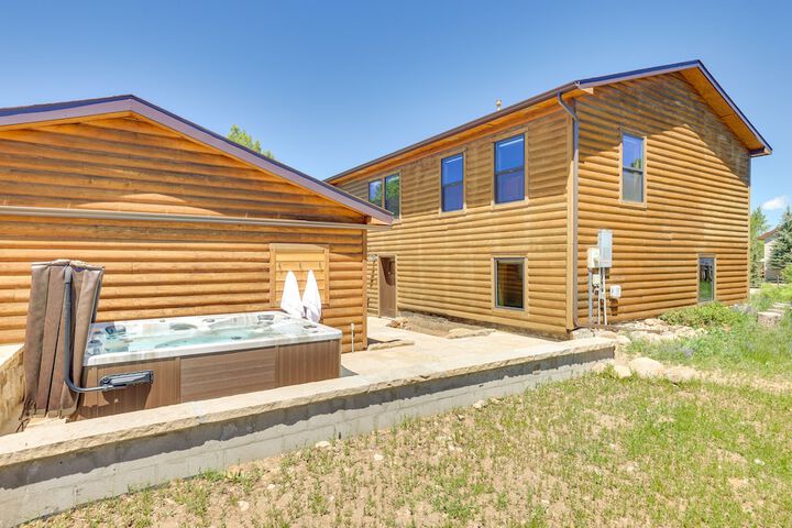 Updated Silverthorne Home w / Hot Tub & Mtn Views!