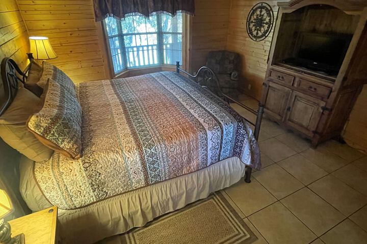 Room 72 of 213