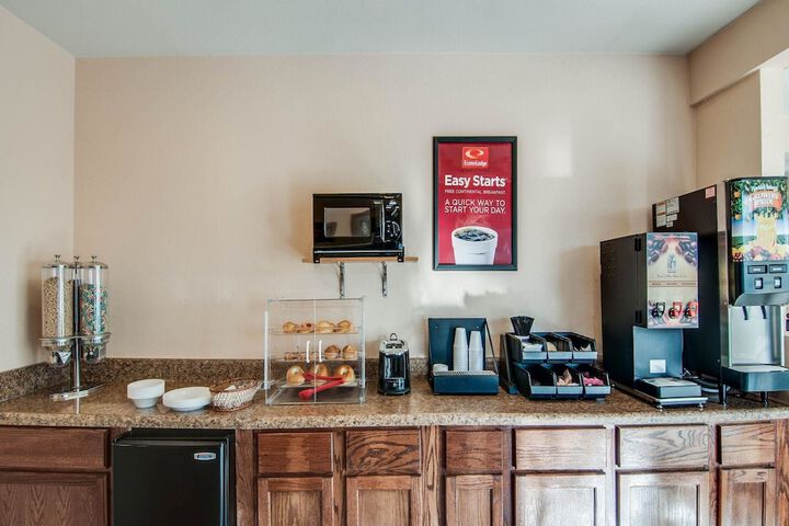 Breakfast/Coffee Service 18 of 24