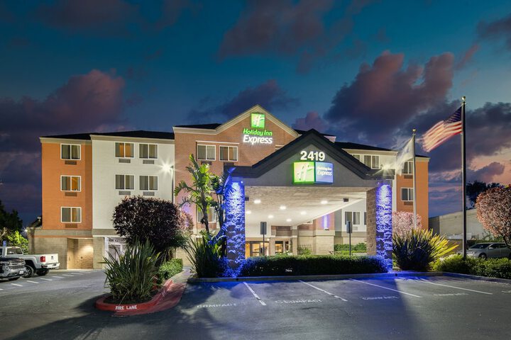 Hotel 5 of 50