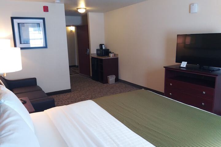 Room 25 of 40