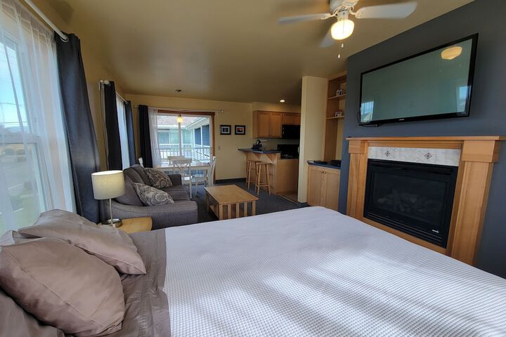 Sea Breeze Court