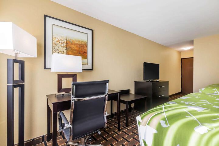 Room 17 of 24