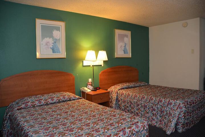 Room 11 of 34