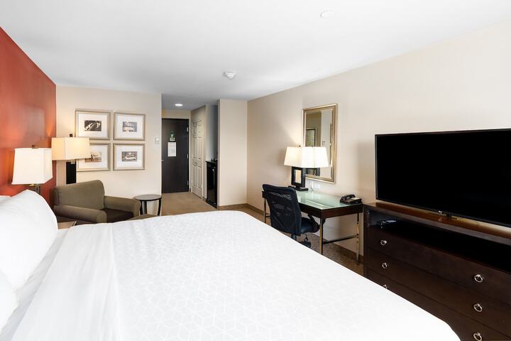 Room 35 of 65