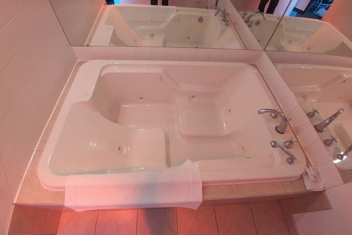 Hot Tub 35 of 38