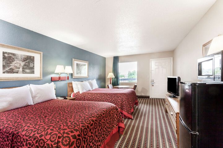 Room 10 of 14
