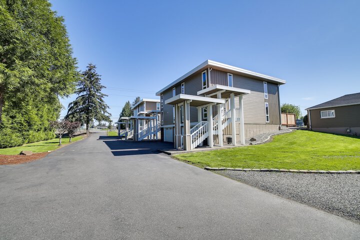 Luxurious Tacoma Retreat w / Quartz Countertops!