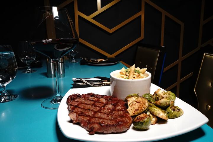 Dining 46 of 76