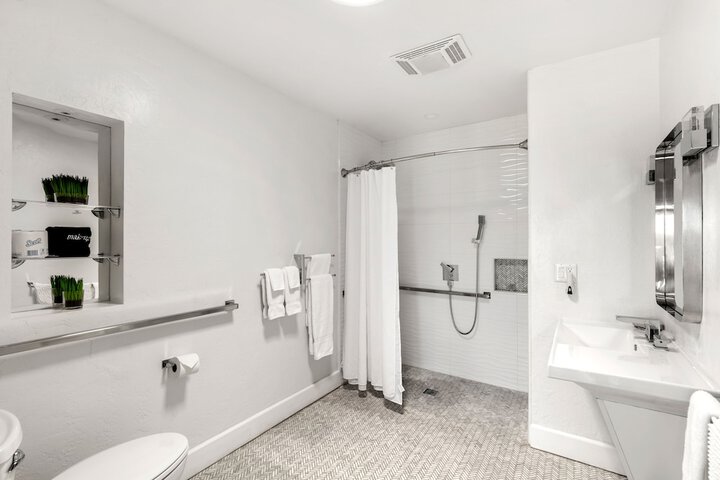 Room 52 of 115