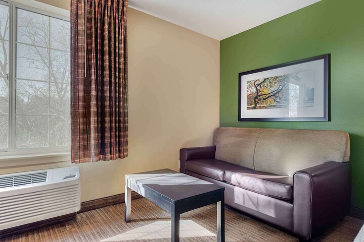 Room 15 of 32