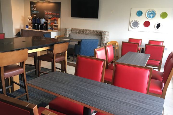 Holiday Inn Express Mt. Vernon by IHG