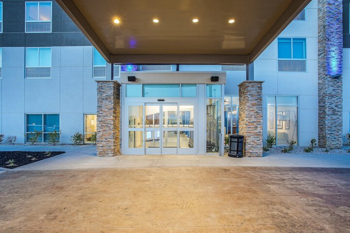Hotel 5 of 37