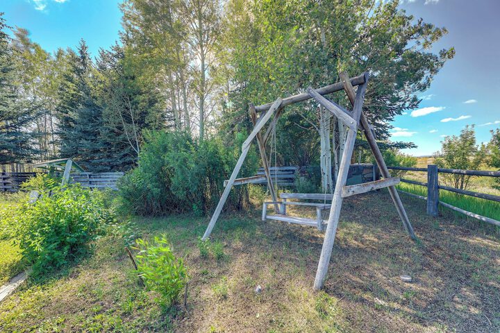 Spacious Pinedale Home w / Mountain Range View