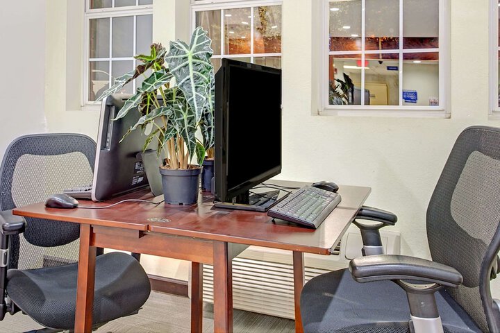 Business Center 60 of 65
