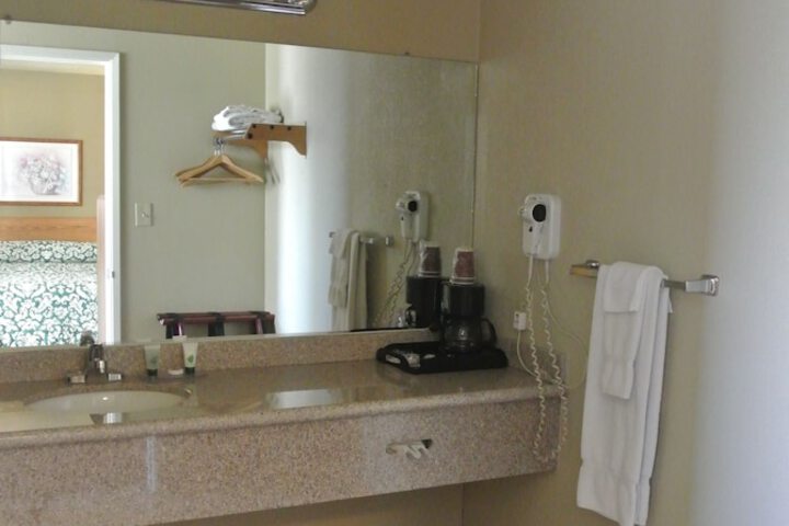 Vino Inn & Suites