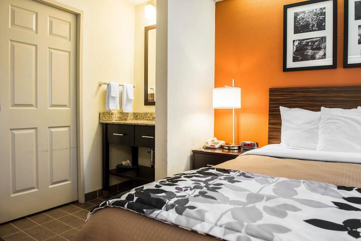 Room 4 of 16