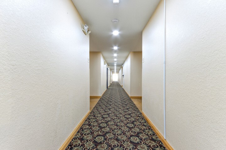 Ballroom/Hall 69 of 72