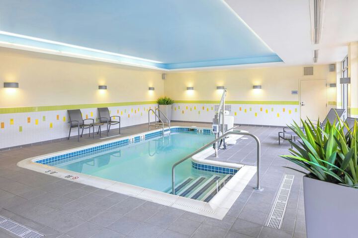 Fairfield Inn & Suites Springfield Northampton / Amherst