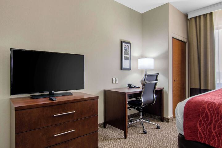 Comfort Inn & Suites Shawnee - Kansas City