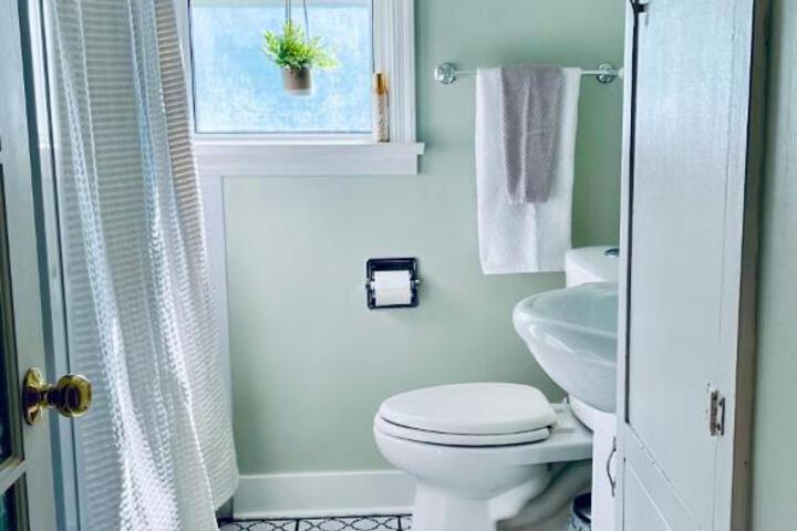 2-Bedroom Suite in the Heart of Downtown