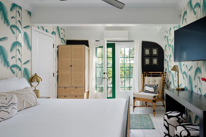 Room 35 of 62