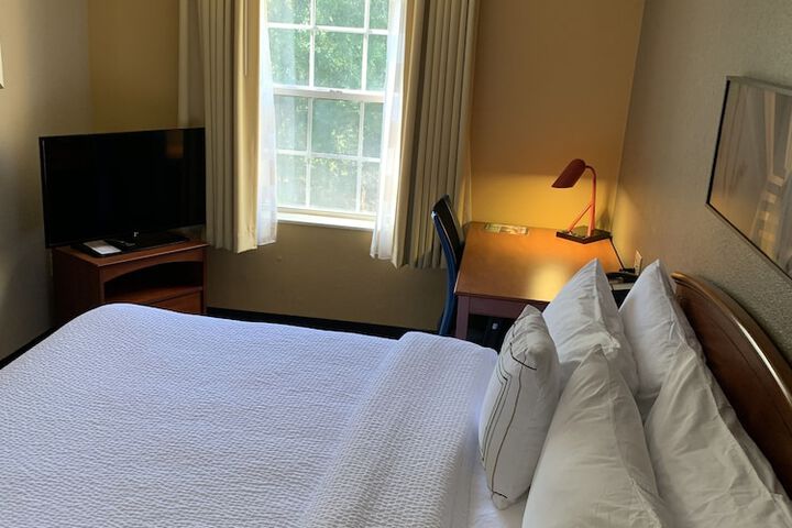 Room 15 of 23