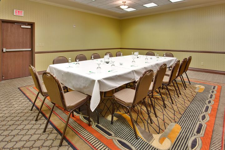 Holiday Inn & Suites Bakersfield by IHG