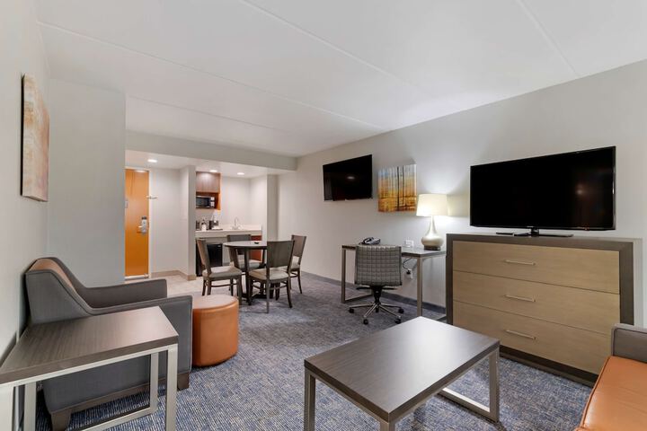 Room 13 of 37