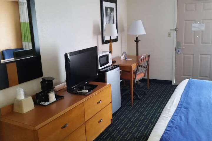 Room 19 of 35