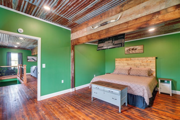 Near Wineries: Country Condo in New Haven