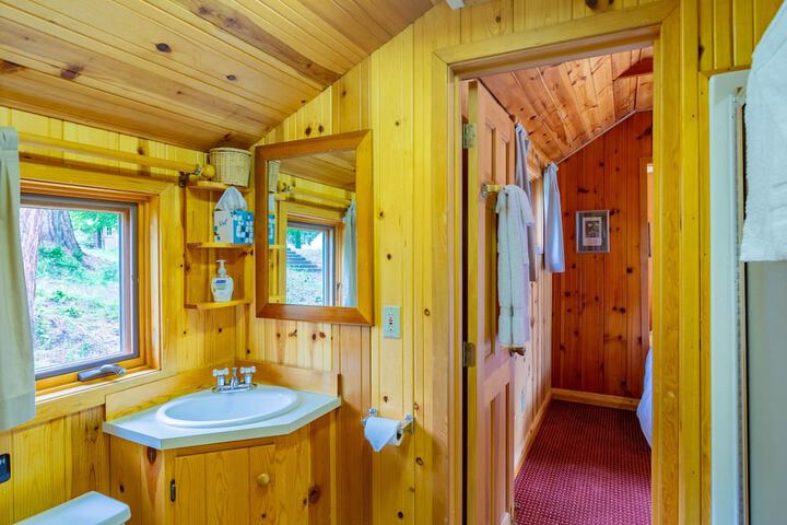 Lake Creek Lodge