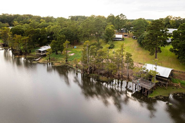 Doyline Cottage w / Large Porch & Lake Access!