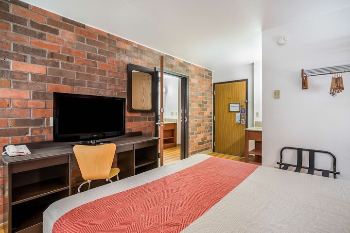 Room 9 of 27