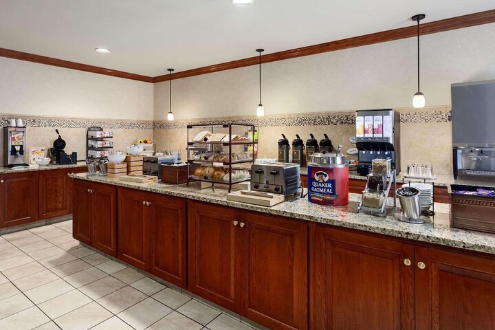 Country Inn & Suites by Radisson Buffalo South I-90, NY