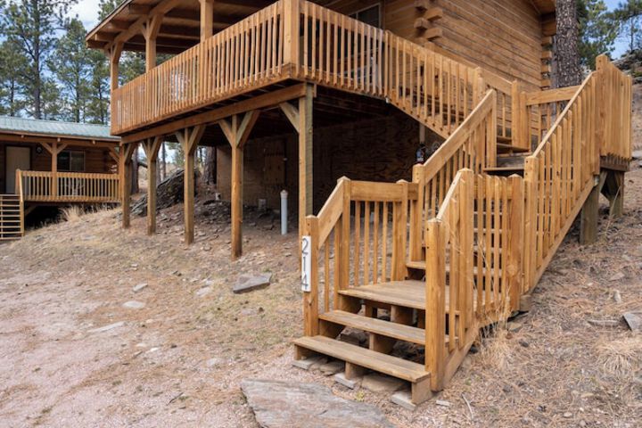 Rock Crest Lodge & Cabins