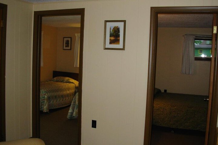 Red Carpet Inn on the Lake
